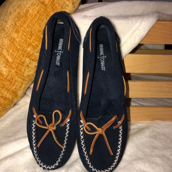 minnetonka navy blue moccasins